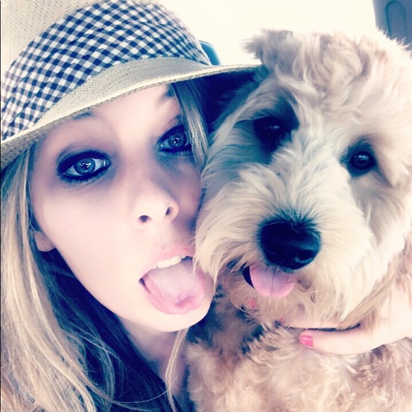 Meet your Posher, Kristin 💕 - Picture 3 of 5